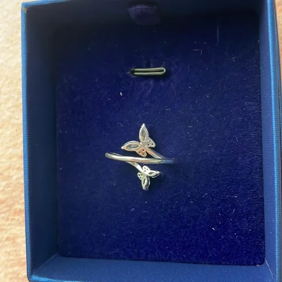 Butterfly ring - Picture 2 of 2